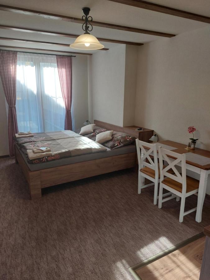 Privat Lena Hotel Ruzomberok Luaran gambar