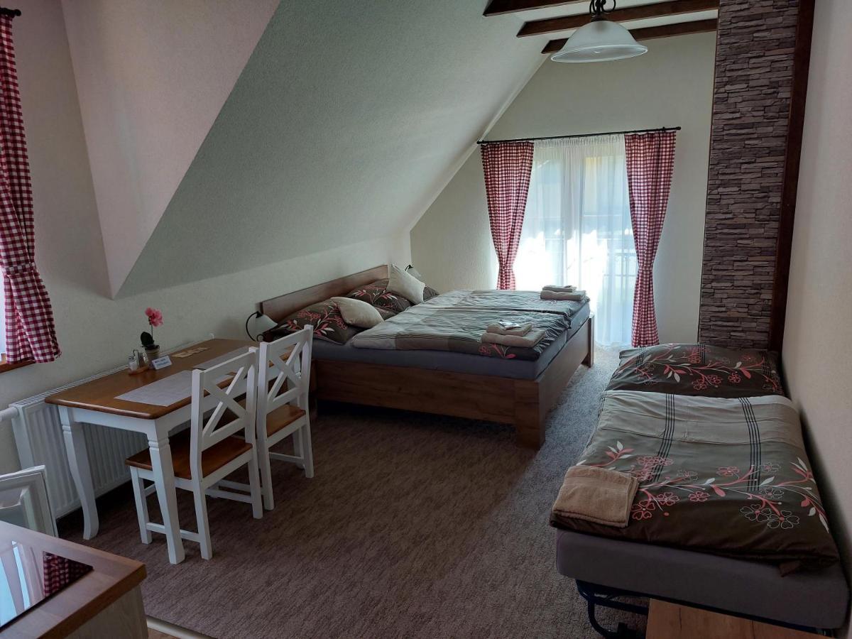 Privat Lena Hotel Ruzomberok Luaran gambar