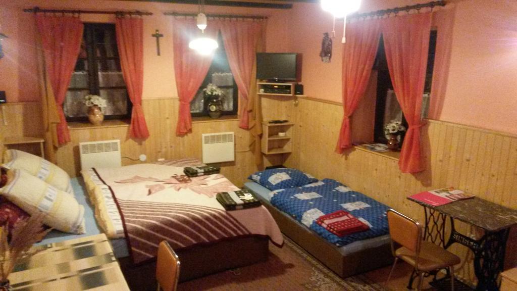 Privat Lena Hotel Ruzomberok Luaran gambar