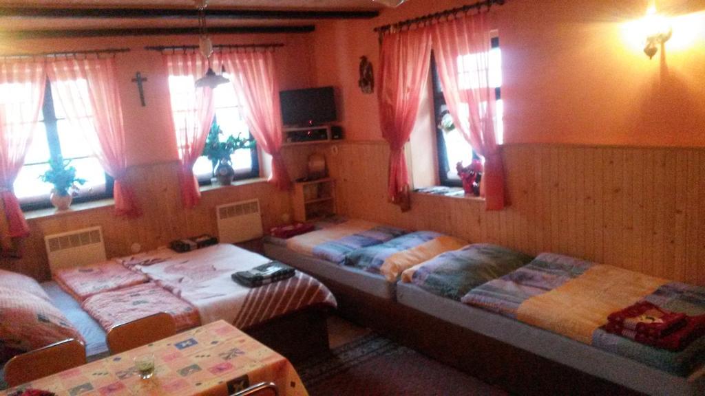 Privat Lena Hotel Ruzomberok Luaran gambar